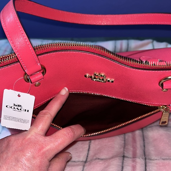 $195 free shipping ❌SOLD❌ Vintage Y2K Coach Hot Pink  Coach Vibrant Pink Tote Bag